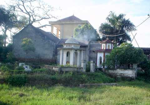 Khu vực hậu ngôi chùa Vẽ Cổ này có mộ của ông Tổng Cóc