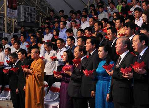 Phút mặc niệm dành cho các nạn nhân xấu số qua đời vì tai nạn giao thông Phút mặc niệm dành cho các nạn nhân xấu số qua đời vì tai nạn giao thông