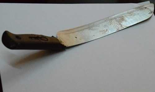 Con dao gây án dẫn đến nạn nhân Hải tử vong trên đường đưa đi cấp cứu.