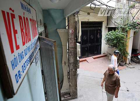 Hơn 20 năm vẽ báo tường không chỉ là nghề kiếm sống mà còn là một sở thích, một niềm vui của ông Vũ Đức Quỳnh, người vẽ báo tường duy nhất còn lại ở Thủ đô.