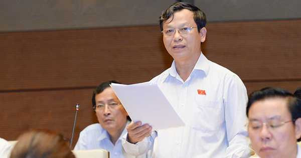 Đại biểu Bùi Mạnh Hùng (Bình Phước) đặt câu hỏi cho Bộ trưởng Nội vụ về chức danh hàm