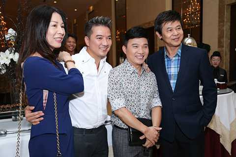 Nhiều nghệ sĩ tên tuổi của Việt Nam đã đến tham dự và chúc mừng Đàm Vĩnh Hưng. 