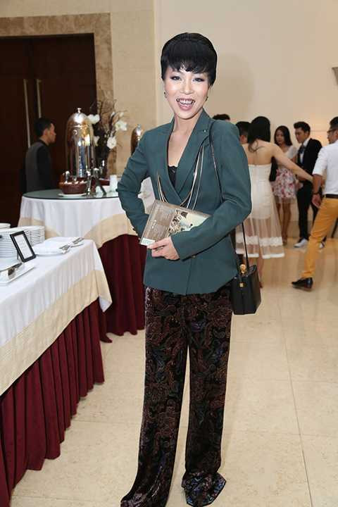 Nhà báo Trác Thúy Miêu là một trong những người bạn thân thiết của Ông hoàng nhạc Việt. 