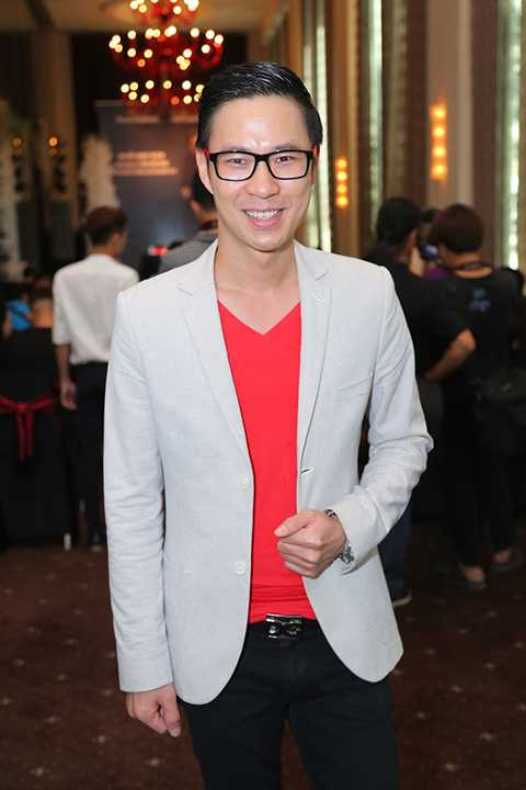 MC Anh Quân là người dẫn dắt chương trình trong buổi họp báo. 