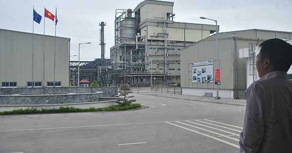 Nhà máy ngàn tỉ của PVN hiện vẫn đang phải tạm dừng hoạt động, chỉ có vài công nhân bảo dưỡng đến trông coi - Ảnh: Mai Công Thành