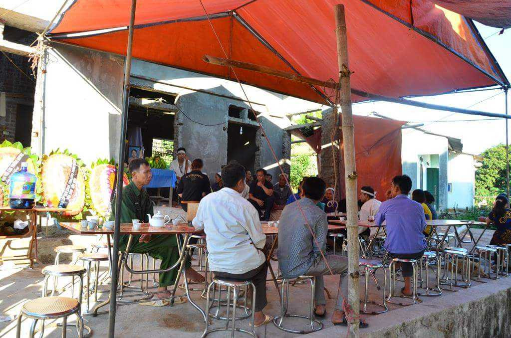 Sát hại vợ, đâm hàng xóm trọng thương