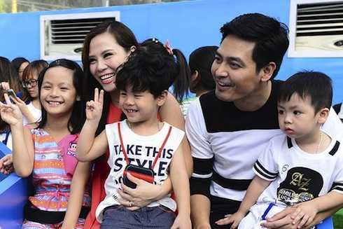 Nhan sắc tươi tắn, ưa nhìn của bà xã Phan Anh.