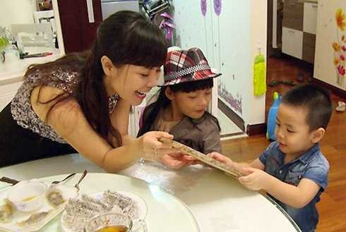 Lần đầu tiên phu nhân của chàng MC điển trai lộ diện là trong chương trình Bố ơi, mình đi đâu thế mùa 1.