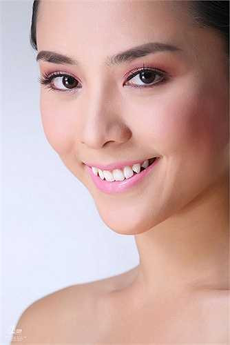 Năm 2011, á hậu bất ngờ lên xe hoa với ông Nguyễn Quốc Toàn, chủ tịch Hội đồng Quản trị công ty cổ phần Hoàn vũ. 