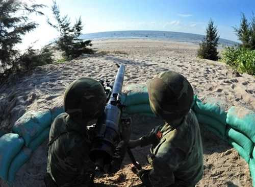 Khẩu đội DKZ 82 sẵn sàng khai hỏa khi có lệnh.