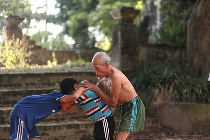 Lớp học nhận được sự tán đồng của hầu hết các gia đình trong địa phương. Họ mong muốn con mình vừa rèn luyện sức khỏe sau thời gian học tập ở trường, vừa được giáo dục về đạo đức, nhân cách và tránh xa các tệ nạn xã hội.