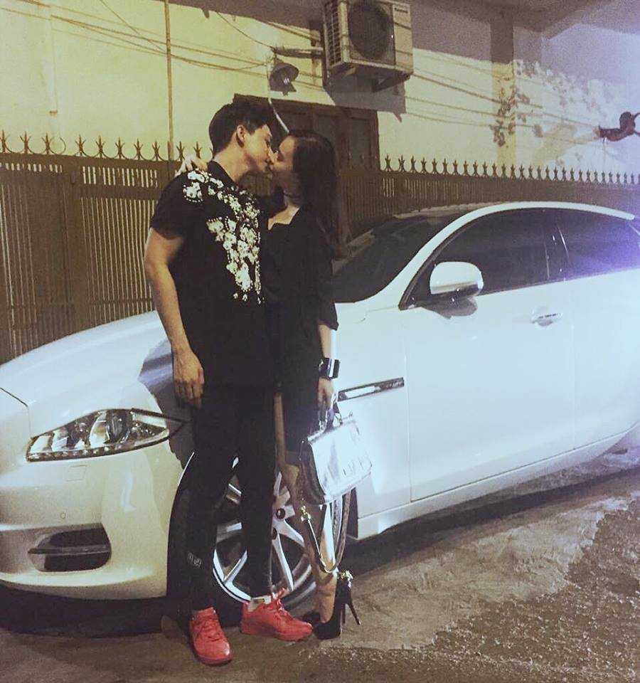 angela hôn anh trai