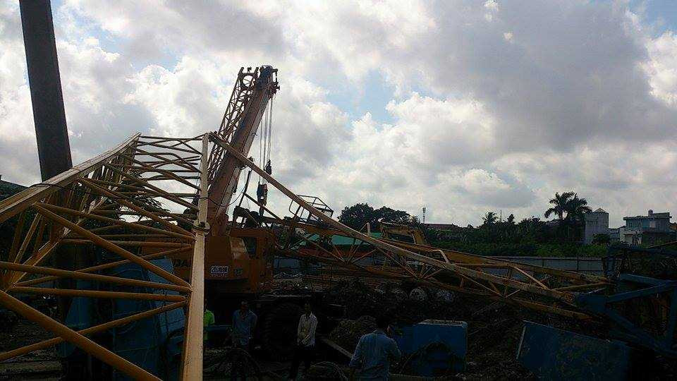 Hải Phòng: Sập cần cẩu hơn 70m, nhiều người thương vong