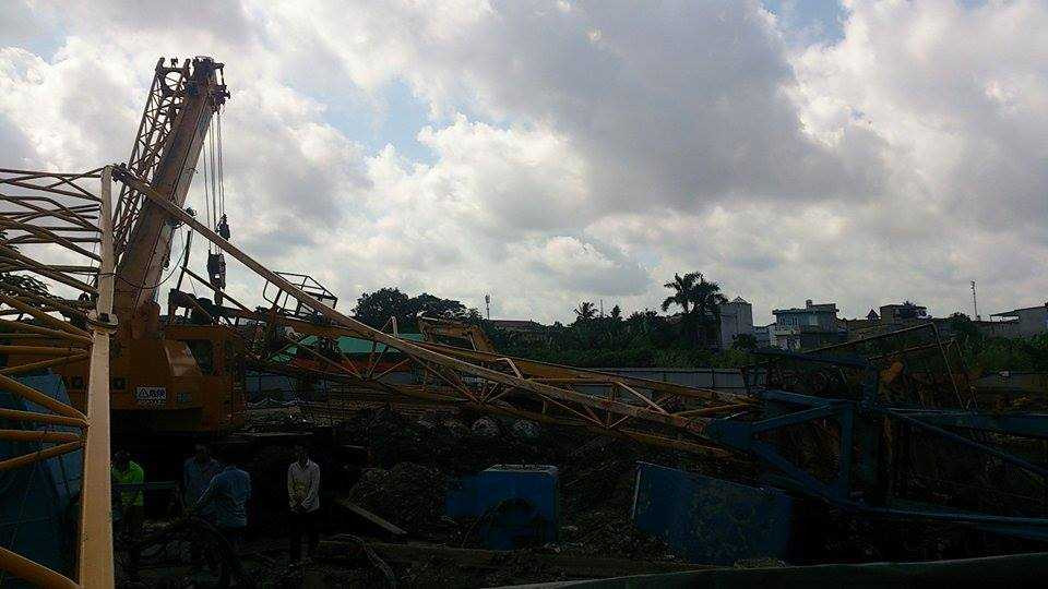 Hải Phòng: Sập cần cẩu hơn 70m, nhiều người thương vong