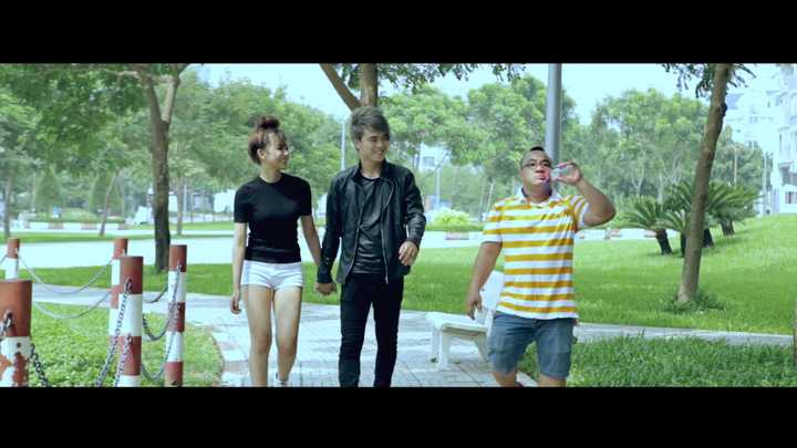 Mới đây, Hiếu Hiền vừa xuất hiện trong một MV ca nhạc mới của Lê Trong Hiếu.
