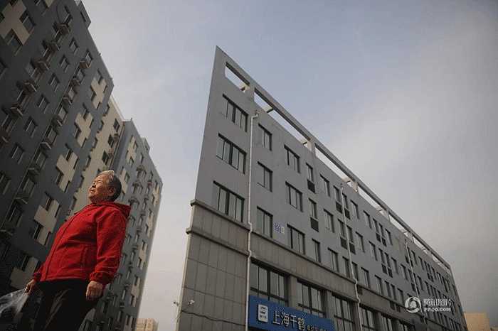 Tòa nhà 5 tầng này mỏng như một tờ giấy khi chụp ở góc nghiêng. (Nguồn: QQ)