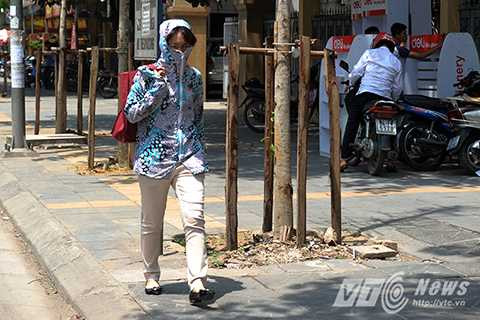 Trao đổi với PV, ông Phạm Văn Đức - nguyên Phó Giám đốc Trung tâm Khí tượng Thủy văn Quốc gia cho biết: ‘Mùa đông năm 2015 có thể bắt đầu muộn và nền nhiệt độ cao hơn là do hiện tượng El Nino. Theo thống kê, những năm El Nino hoạt động mạnh thì mùa đông thường bắt đầu muộn và nền nhiệt cao hơn mức trung bình nhiều năm.’