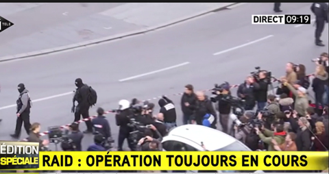 Rất đông phóng viên các hãng thông tấn đến tác nghiệp, bất chấp nguy hiểm