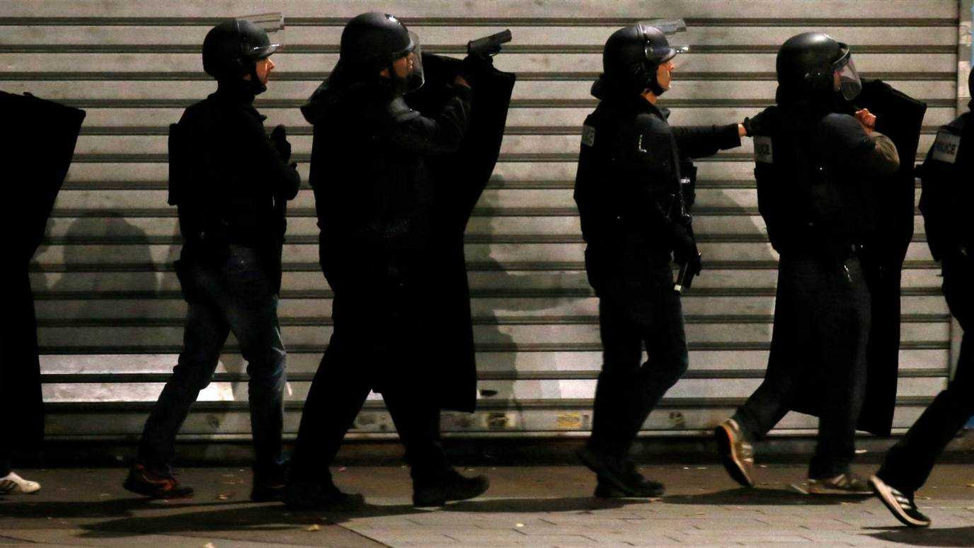 Cảnh sát Pháp bao vây ở St Denis