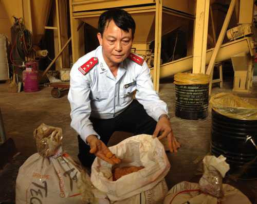 Các cơ sở sản xuất thức ăn chăn nuôi sử dụng chất vàng ô để phối trộn đang rộ lên như một hiện tượng - Ảnh minh họa: VNE