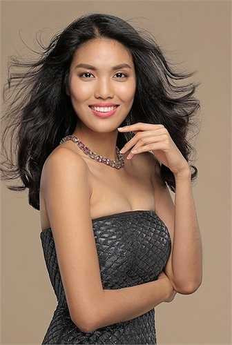 Cô từng đạt nhiều thành tích như giải Người mẫu triển vọng 'Siêu mẫu 2012', top 3 'Siêu mẫu châu Á 2012' và đại diện Việt Nam dự thi 'Người mẫu Thế giới 2012' tại Trung Quốc. Năm 2013, Lan Khuê đã vượt qua 24 thí sinh, giành giải vàng cuộc thi 'Siêu mẫu Việt Nam'. 