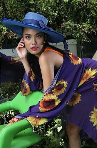 Với nhan sắc rạng ngời cùng kinh nghiệm 'chinh chiến' tại nhiều cuộc thi sắc đẹp, khán giả Việt có quyền mong chờ thành công của Lan Khuê tại đấu trường nhan sắc lớn nhất hành tinh sắp tới. (Trung Ngạn)