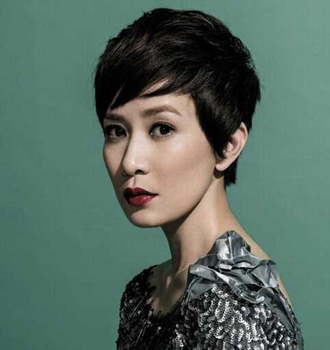 Dù đã bước qua tuổi 40 thế nhưng hoa hậu TVB Xa Thi Mạn vẫn giữ được phong độ nhan sắc khi giữ vị trí thứ 76 trong bảng xếp hạng những mĩ nhân đẹp nhất châu Á. 