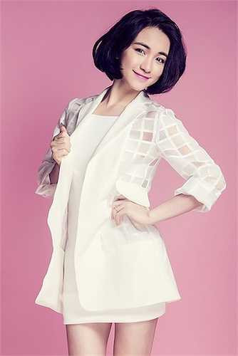 Hòa Minzy là cái tên được nhắc đến nhiều nhất năm 2015 với danh nghĩa 'bạn gái Công Phượng'. 