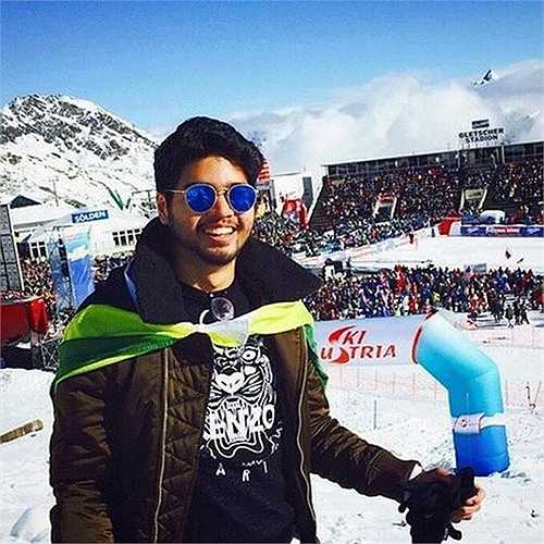 Những hình ảnh về các chuyến du lịch xa xỉ của các cậu ấm cô chiêu. 