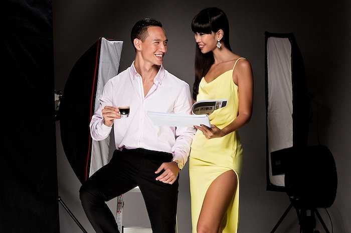 Trước ống kính, cặp đôi thể hiện nhiều cử chỉ tình tứ bên nhau. 