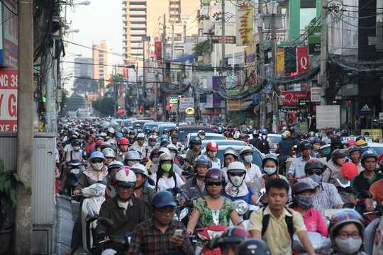 Giao thông tê liệt trên đường Cách Mạng Tháng Tám (quận 10) lúc 17h30 chiều 19/11