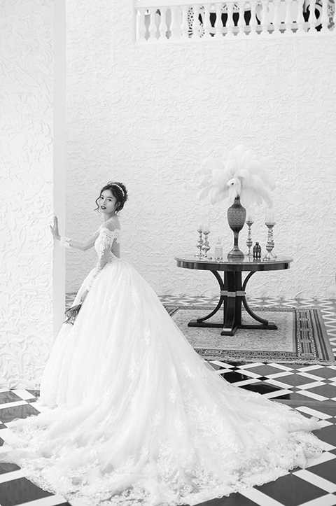 Dù sở hữu vẻ đẹp thanh thoát và ấn tượng trong showbiz nhưng mĩ nữ vẫn chưa một lần lộ diện bạn trai hoặc một bóng hình nào đó xung quanh mình.