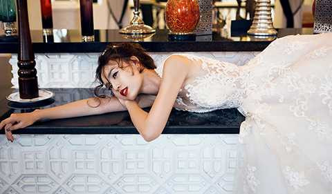 Nếu so với một Lan Ngọc đen nhẻm, quê quê thời Cánh Đồng Bất Tận, thì những hình ảnh mới nhất là một cuộc lột xác tuyệt vời của nữ diễn viên tài năng này.