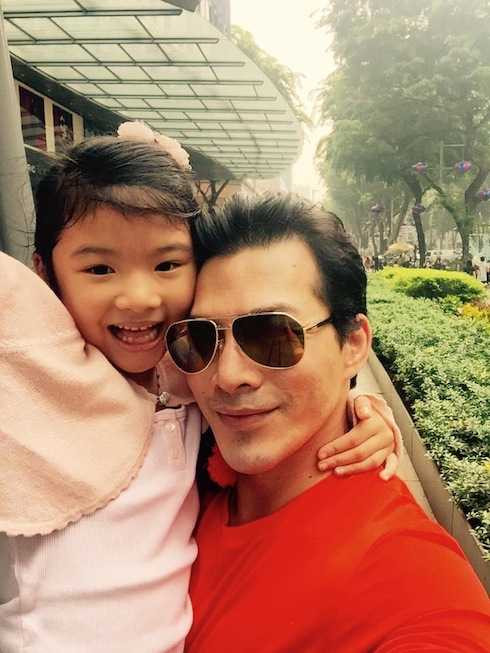 Trần Bảo Sơn nhiều lần gác công việc lại dành thời gian cho con gái.