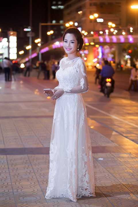 Kể từ đó, cuộc đời cô trải qua nhiều thăng trầm với người chồng Hạnh (Lâm Tùng). Đặc biệt, sự xuất hiện của Lanh (Minh Hương), người phụ nữ có học thức, cùng làm việc ở hợp tác xã) đã khiến hôn nhân của Yến chao đảo. 