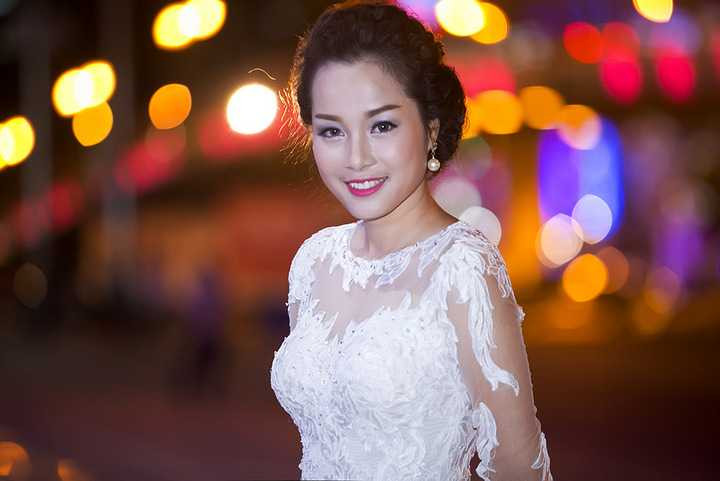 Phim thực hiện trên nguyên mẫu kịch bản Vàng - Đá của biên kịch trẻ Hồ Hải Quỳnh, dựa trên chính cuộc đời của bà nội cô. 