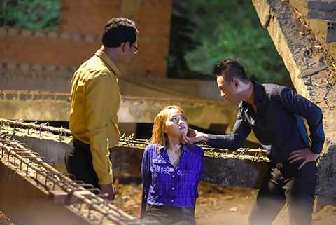 Trong Kẻ thù giấu mặt có những lúc phải đóng những cảnh nghiện ngập, phải hóa trang rất xấu nhưng Băng Di cũng không ngại vì muốn thử sức mình ở một dạng vai mới và cống hiến hết mình cho nghệ thuật.