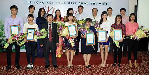 Các tác giả xuất sắc nhận giải thưởng cuộc thi Người học trò trong trí nhớ