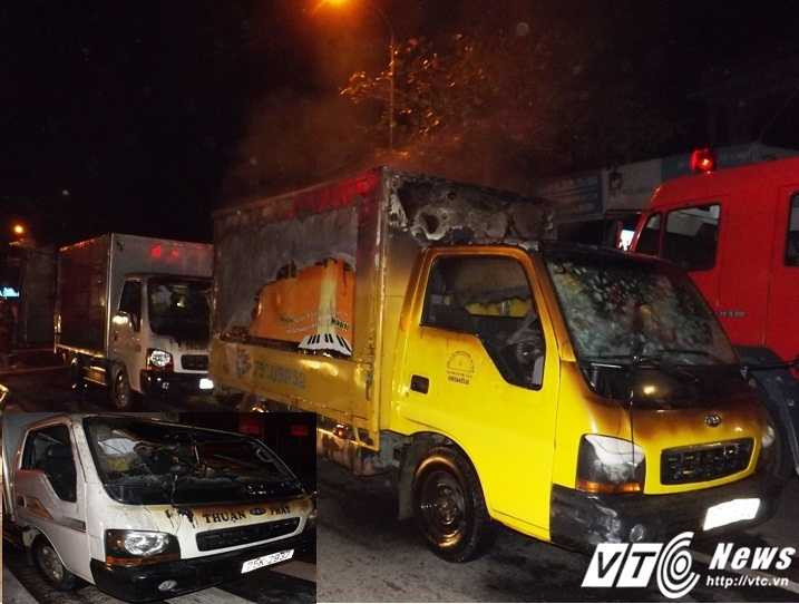 Một số xe <a href='https://vtcnews.vn/oto-xe-may.31.0.html' >ô tô</a> chở hàng cũng bị bà hỏa thiêu hư hỏng.