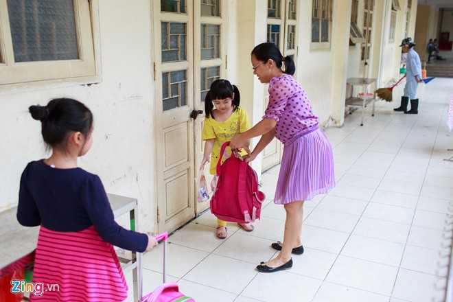 Cuộc sống thường ngày của nữ phó giáo sư ngôn ngữ học 8X