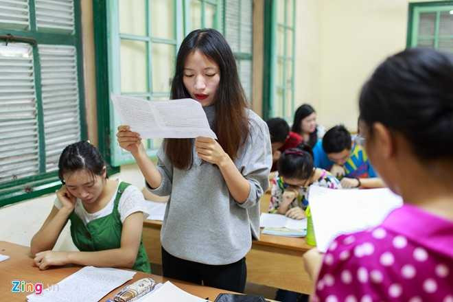 Cuộc sống thường ngày của nữ phó giáo sư ngôn ngữ học 8X