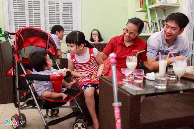 Cuộc sống thường ngày của nữ phó giáo sư ngôn ngữ học 8X