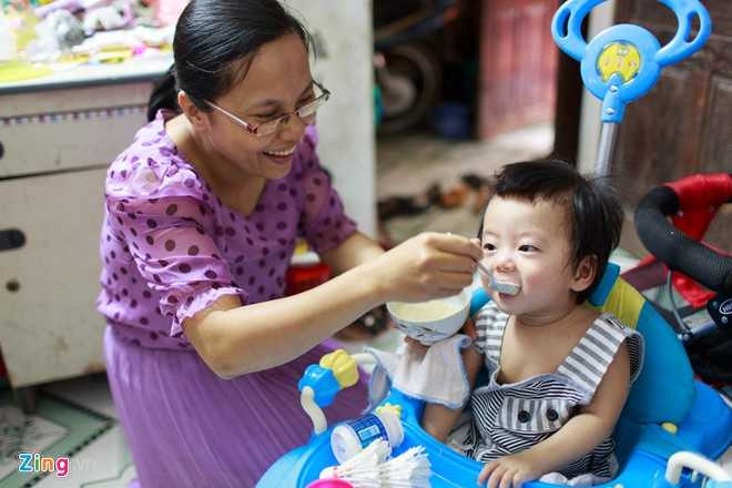 Cuộc sống thường ngày của nữ phó giáo sư ngôn ngữ học 8X