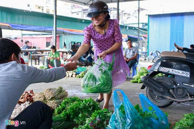 Cuộc sống thường ngày của nữ phó giáo sư ngôn ngữ học 8X