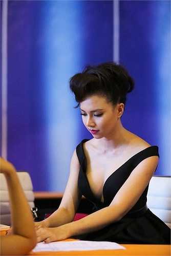 Vị hôn thê của Victor Vũ thu hút mọi ánh nhìn.