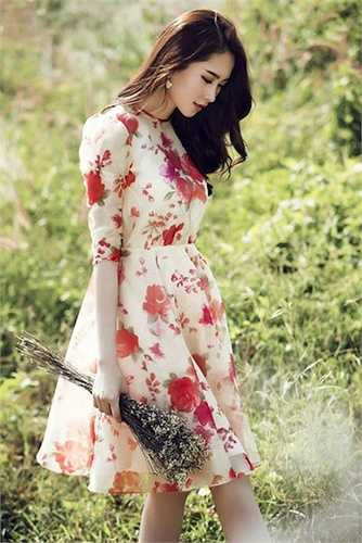 Với cách trang điểm tông tự nhiên, nhẹ nhàng, vẻ đẹp của Đặng Thu Thảo càng toát lên sự thanh cao. 