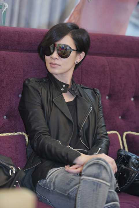 Xa Thi Mạn nói, do lịch làm việc khá dày đặc tại Hồng Kong nên cô không có nhiều thời gian đi shopping, cô thích những địa điểm như của Lý Nhã Kỳ, có thể tìm kiếm đủ một set đồ cho mình mà không cần phải mất quá nhiều thời gian dành cho shopping.