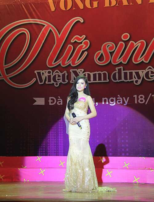 Nữ sinh viên Việt Nam duyên dáng 2015