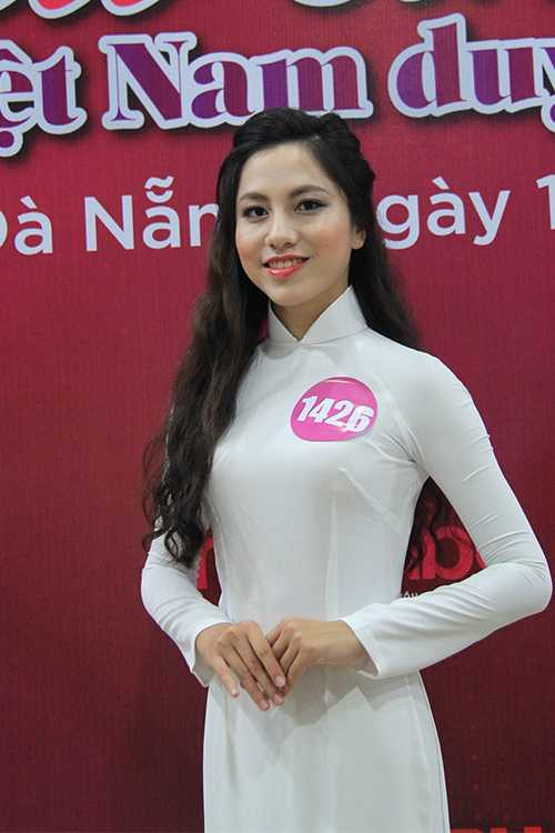 Nữ sinh viên Việt Nam duyên dáng 2015