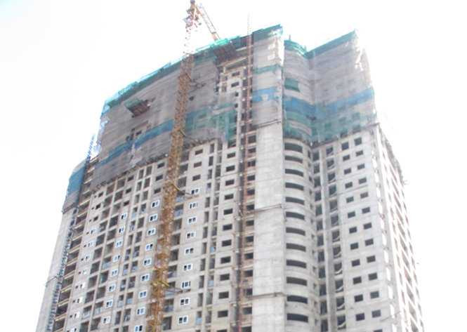 Công trình tại tổ 50, P.Yên Hòa, Q.Cầu Giấy xây sai thiết kế, làm bể bơi trên mái khi chưa được chấp thuận